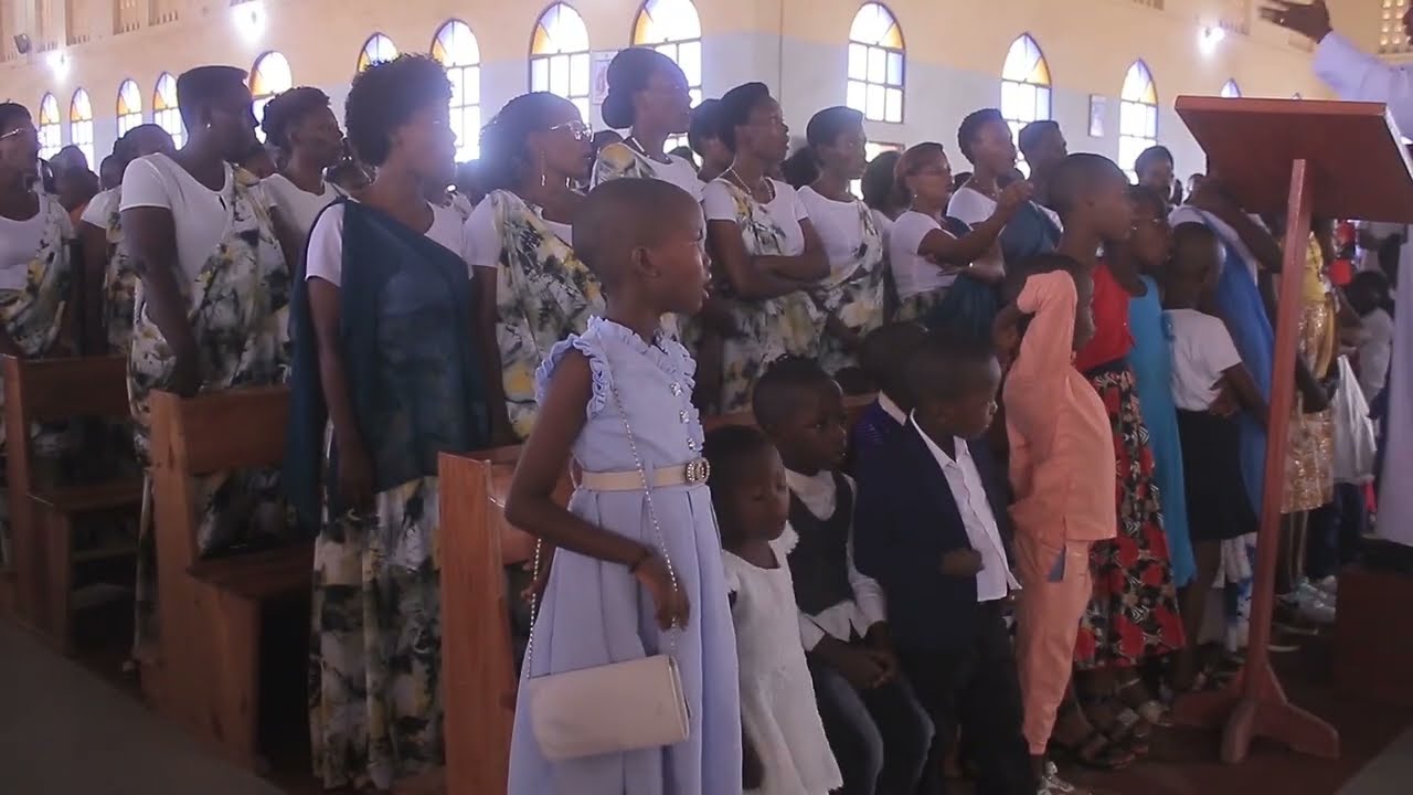 INDIRIMBO ZARIRIMBWE NA CHORALE NSHASHA P.RUZIBA MU NKUKA Y'IMISA YA MBERE LE 26.10.2025 IGICE CA II