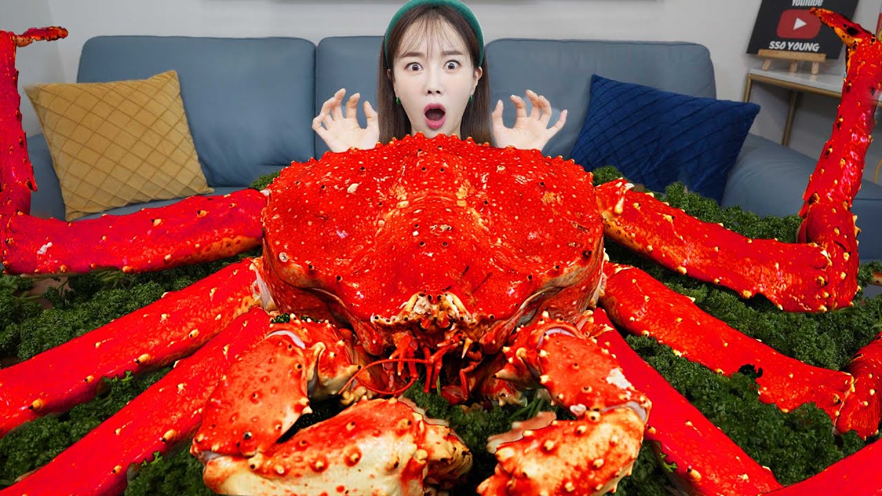 [Mukbang ASMR] 4.2KG Giant King Crab 🦀 in Korean Fish Market! Eatingshow Ssoyoung