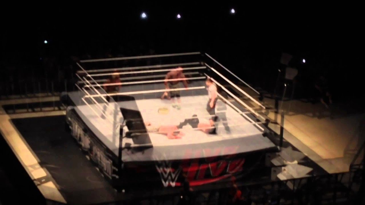 WWE Milan 14-11-14 - John Cena vs Seth Rollins - Street Fight Match - Highlights
