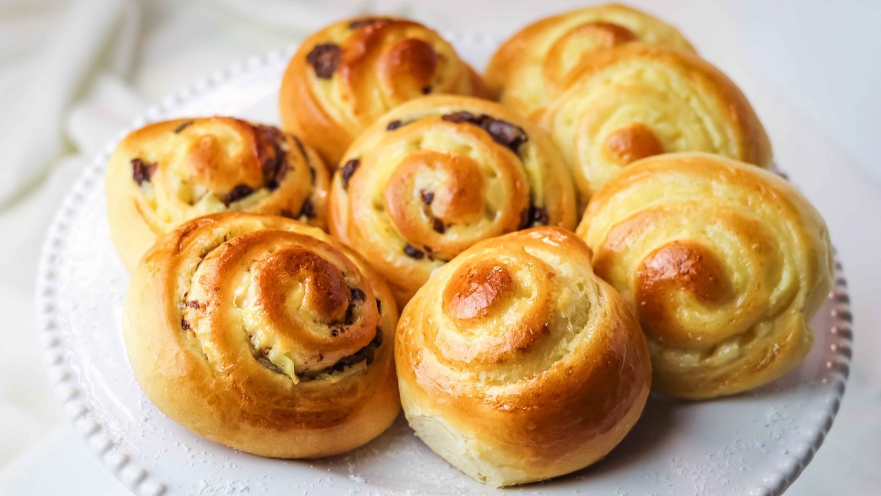 Heavenly Soft Cream Buns | One Dough, Two Fillings – Raffaello Coconut or Chocolate Chip Custard