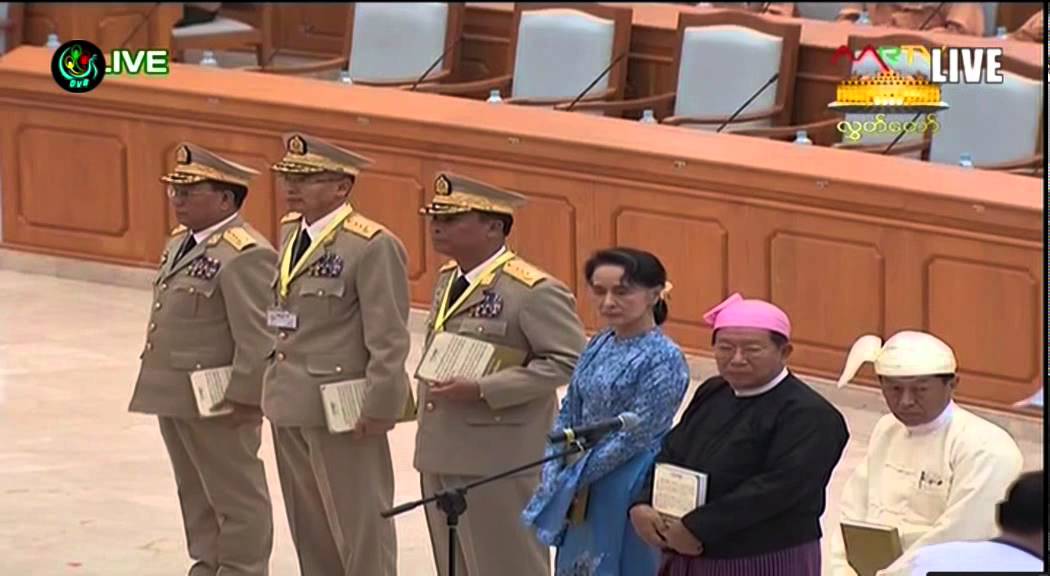 DVB Live - ေဒၚေအာင္ဆန္းစုၾကည္ႏွင့္ ျပည္ေထာင္စု၀န္ၾကီးမ်ား က်မ္းသစၥာဆို