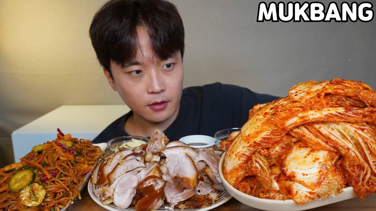 쫀득 쫄깃한 족발 매콤한 막국수 갓담근 김치 먹방 Jokbal (Pork Feet) & Spicy Noodles & Kimchi ASMR MUKBANG EATING SHOW