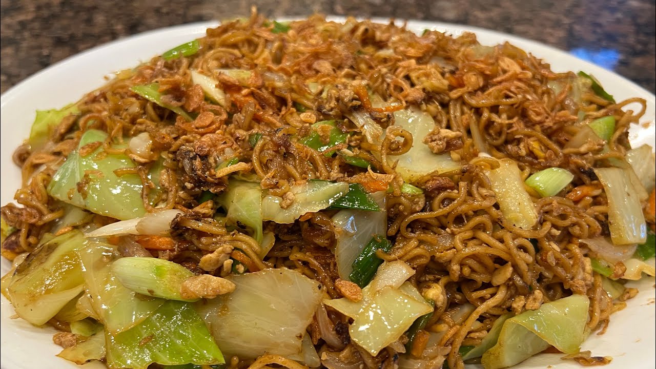 Indonesian Stir-Fried Noodles  (Mie Goreng)