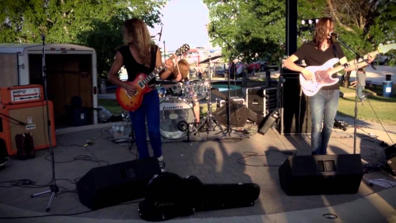 Moon Tan ~ Supernaut - live [Cover]