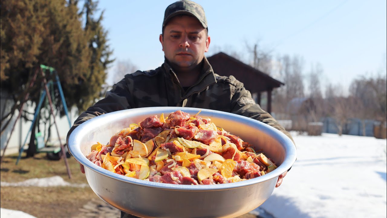 ТАЗ САМОГО СОЧНОГО ШАШЛЫКА НА УГЛЯХ