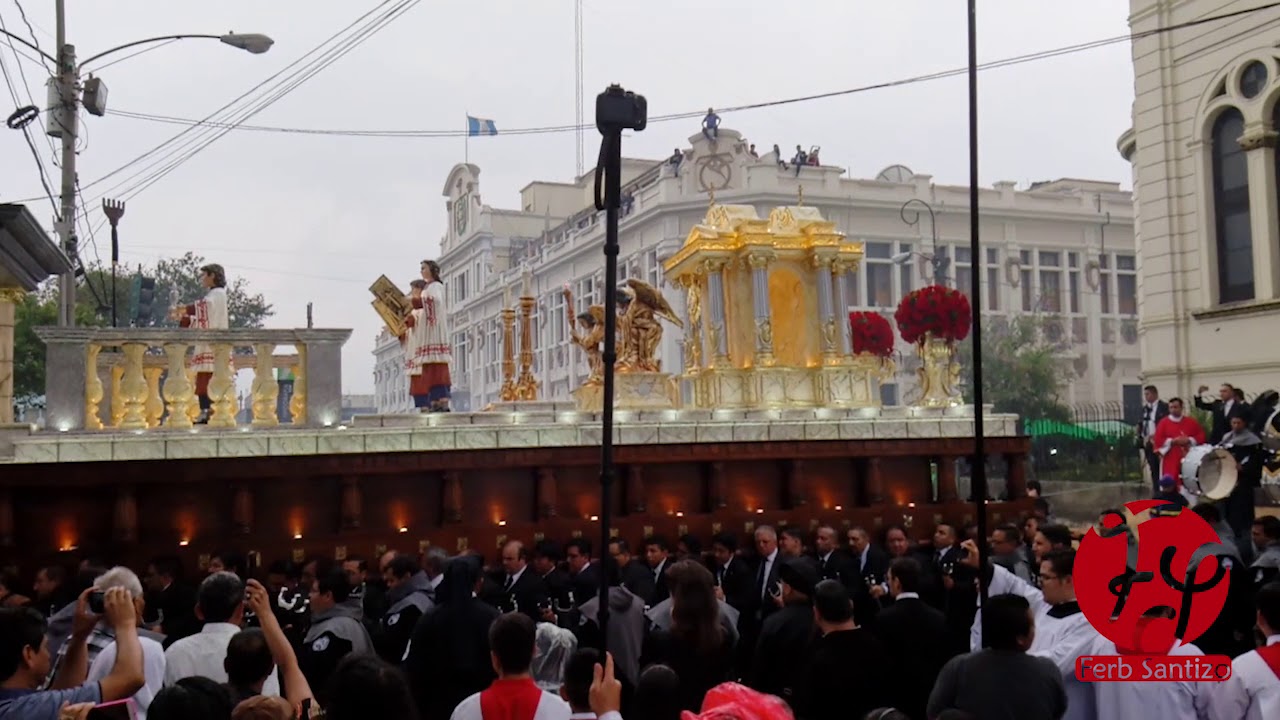 Impresionante Salida Cristo Yacente del Calvario 2019