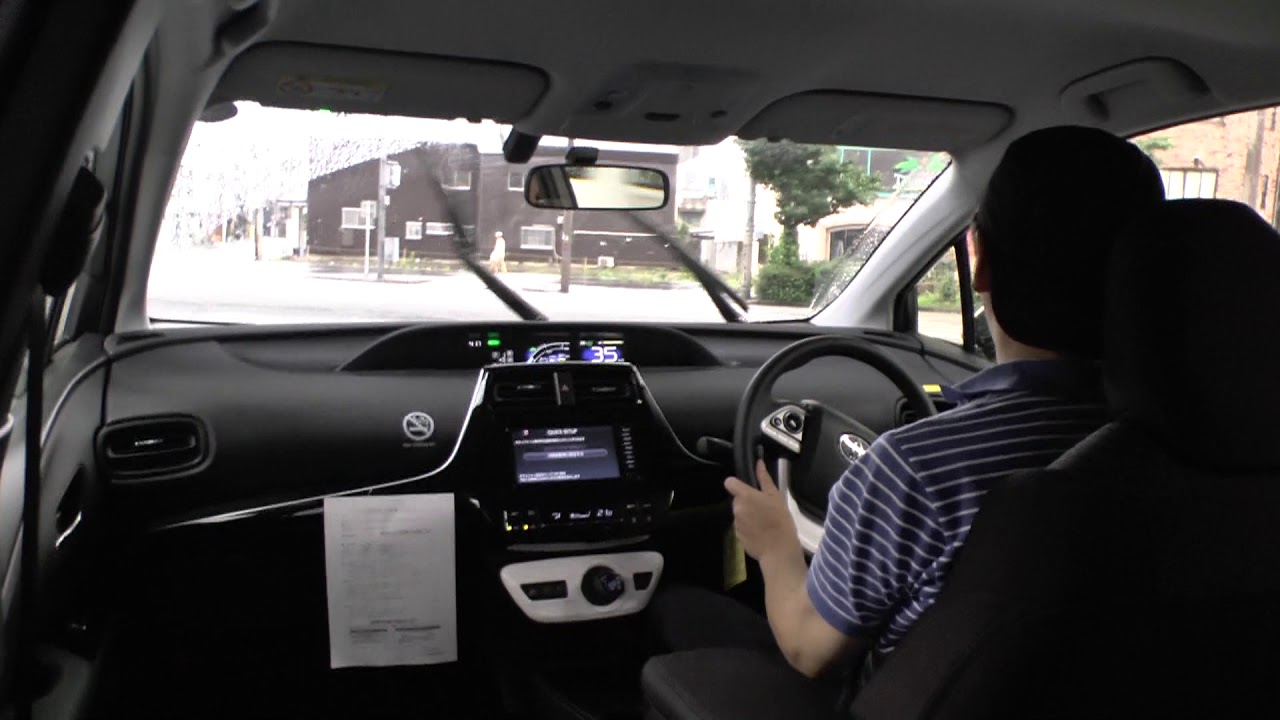 はじめてのハイブリッド車 エンジンのかけ方がわからず焦った