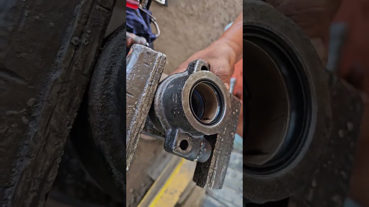 Reparacion de Cilindro hidráulico de dirección trasero Toyota 7FGU25 #S&C #SEAL #Forklift #toyota 