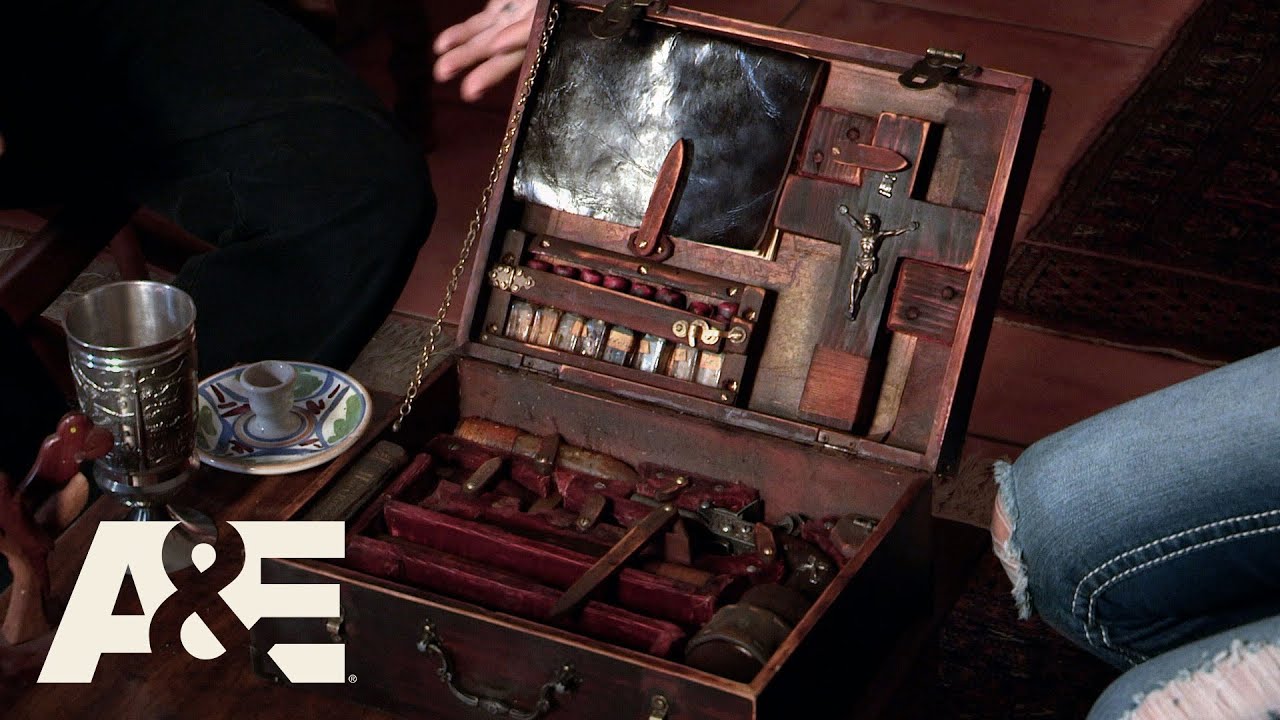 Storage Wars: Miami: Greg and Lindsey's Vampire Hunting Kit (Season 1, Episode 7) | A&E