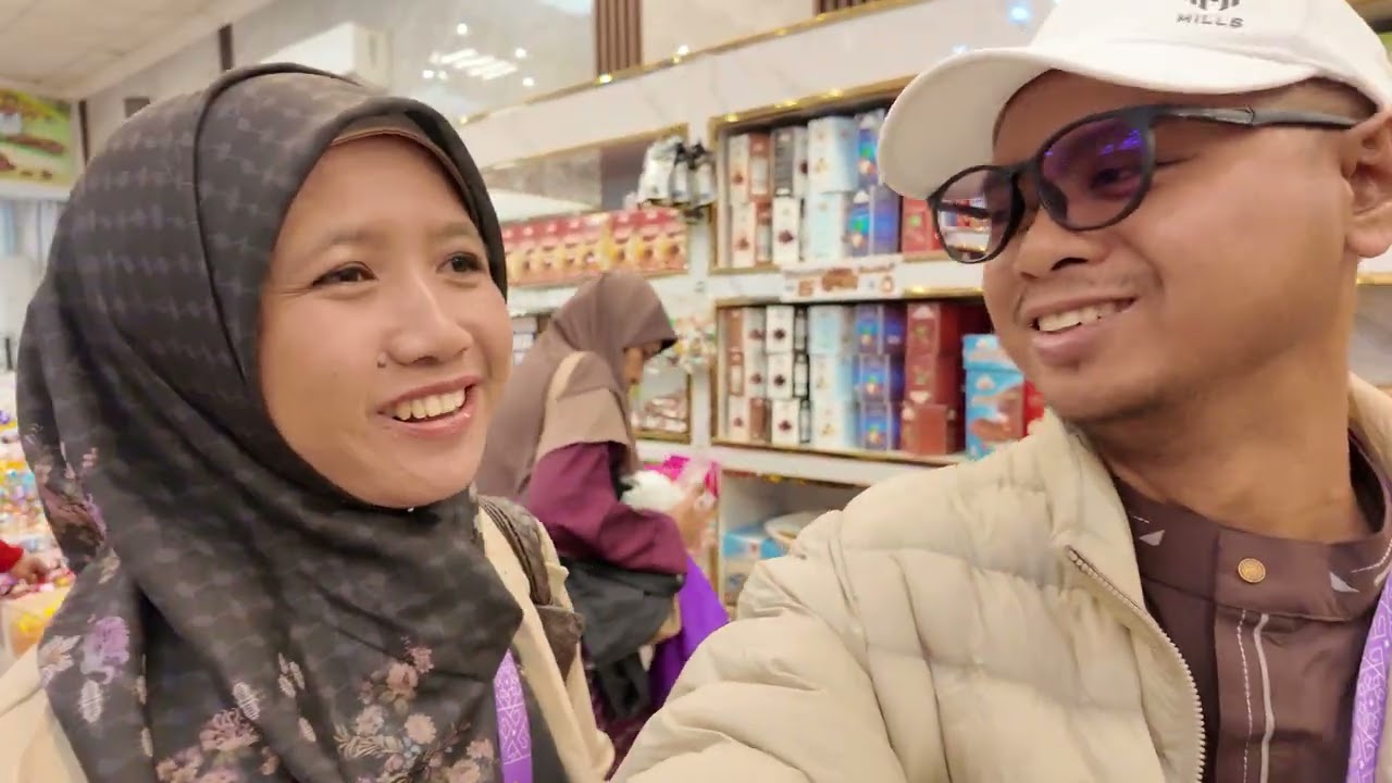 Dari masjid Quba di Madinah kita menuju ke tempat oleh oleh wisata kebun kurma