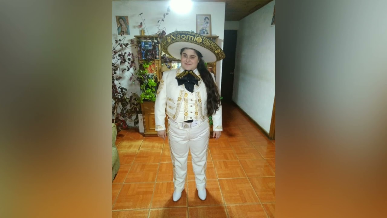 La rancherita Naomi canta la misma no tengo los derechos del autor ni de la música
