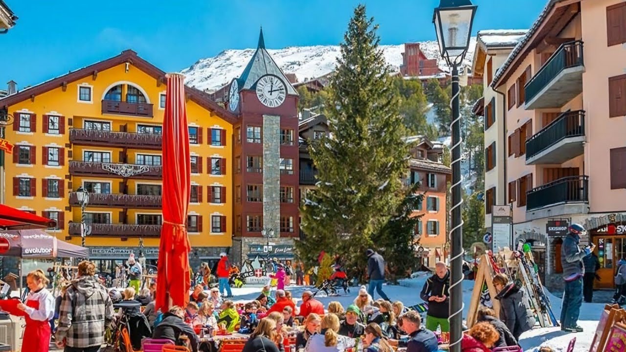 Skiing through Arc 1950 village