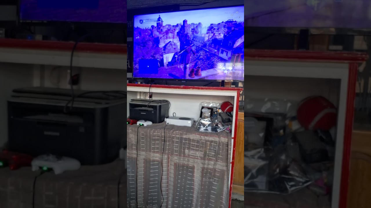 El juego se llama assassin's creed unity si les gusta mi vídeo dendele like porfavor 🇲🇽😂✌️👍💪