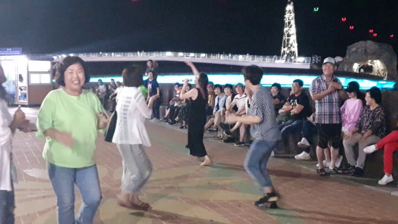 아줌마들의 막춤    뿐이고