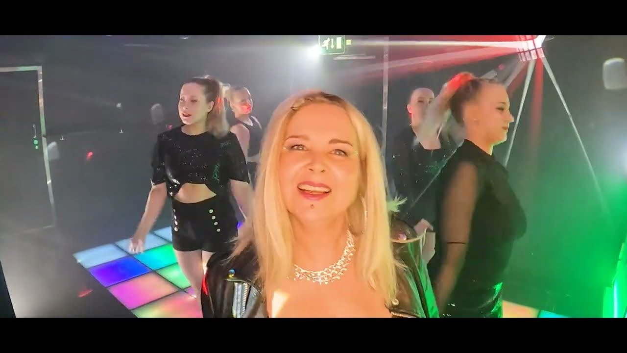 Sanna & Sami - Avojalkainen Tuhkimo - Video