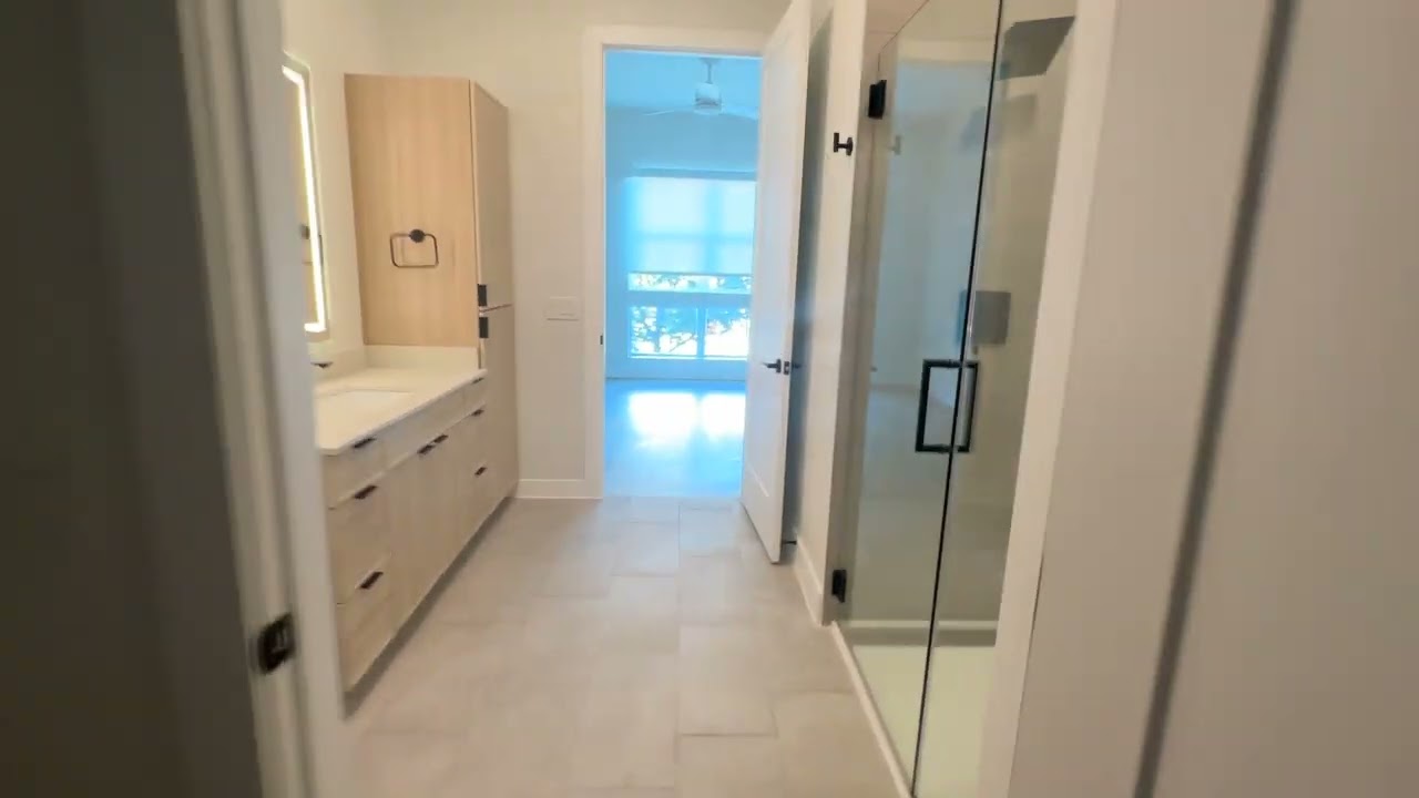 New Luxury Midrise Midtown | 2 Bed Room