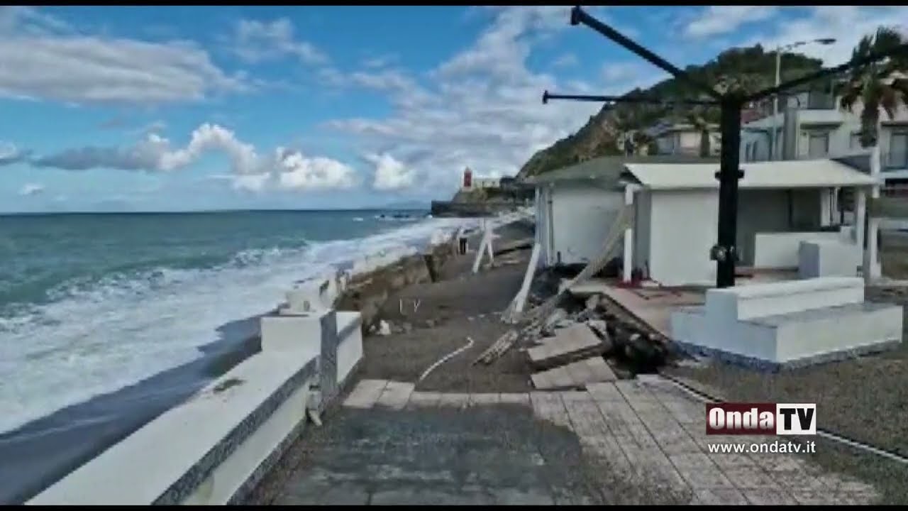 Violenta mareggiata colpisce il lungomare di Capo d'Orlando, un lido pesantemente danneggiato