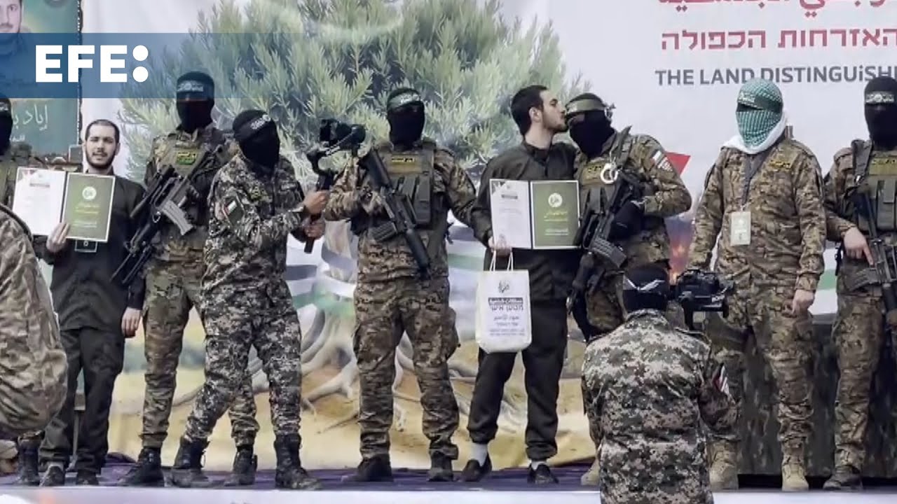 Hamas liberta mais 3 reféns israelenses em cerimônia no centro de Gaza