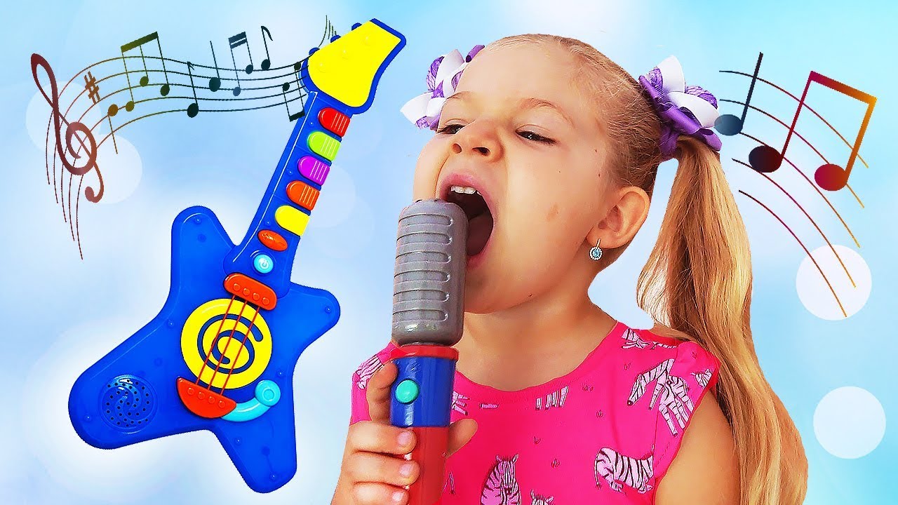 Diana and Papa Pretend Play with toy Musical Instruments