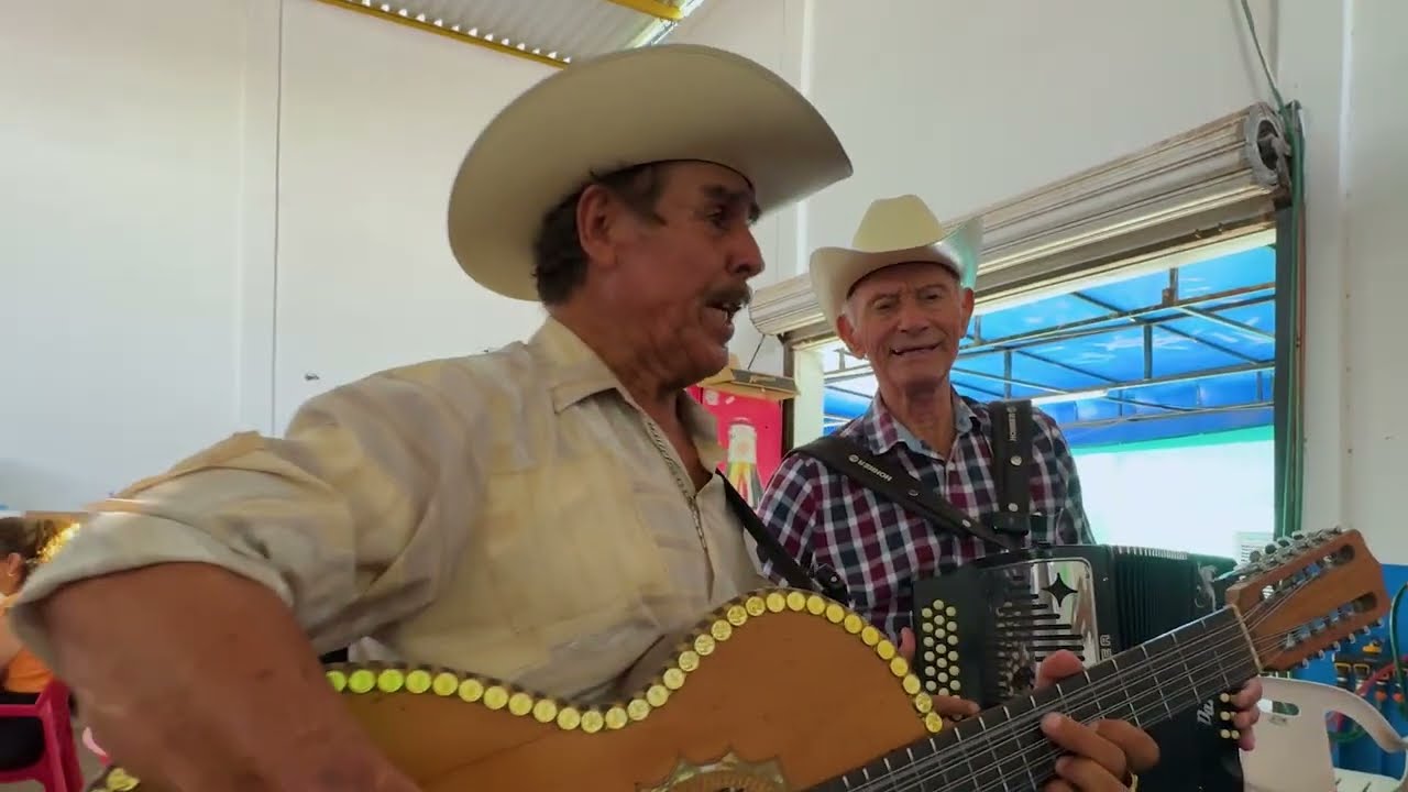 El Cuervo Y El Escribano - Los 2 Amigos De Culiacán  (En Vivo)