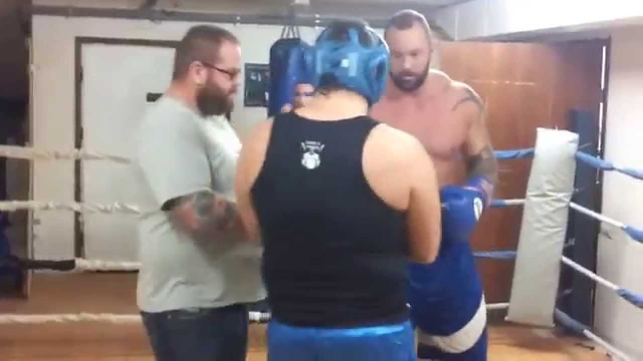 Haf&thorn;&oacute;r Bj&ouml;rnsson (Strongman) in the boxing ring