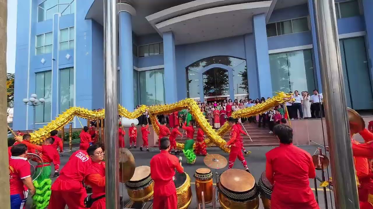 Mùng 7 Tết 2026 / LSR Nhơn Nghĩa Đường diễn ở toà nhà Mobiphone Thành Thái