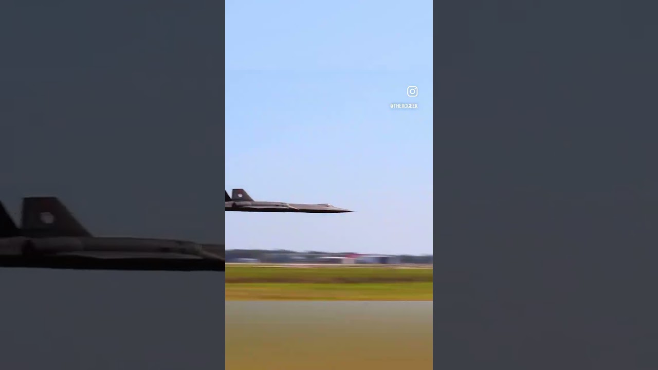 AMAZING RC SR-71 Blackbird High Speed Flyby 