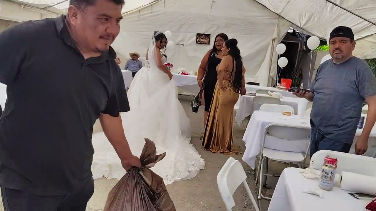     LOS NOVIOS  ESMERALDA Y EDUANY EN CASA DE LOS PADRINOS DE VELACION DESDE SANTA ANA CA.