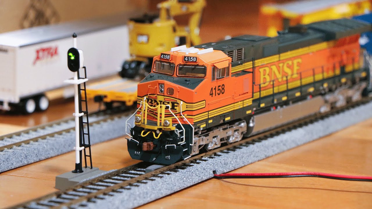 Распаковка трёхцветного железнодорожного сигнала Kato HO Scale