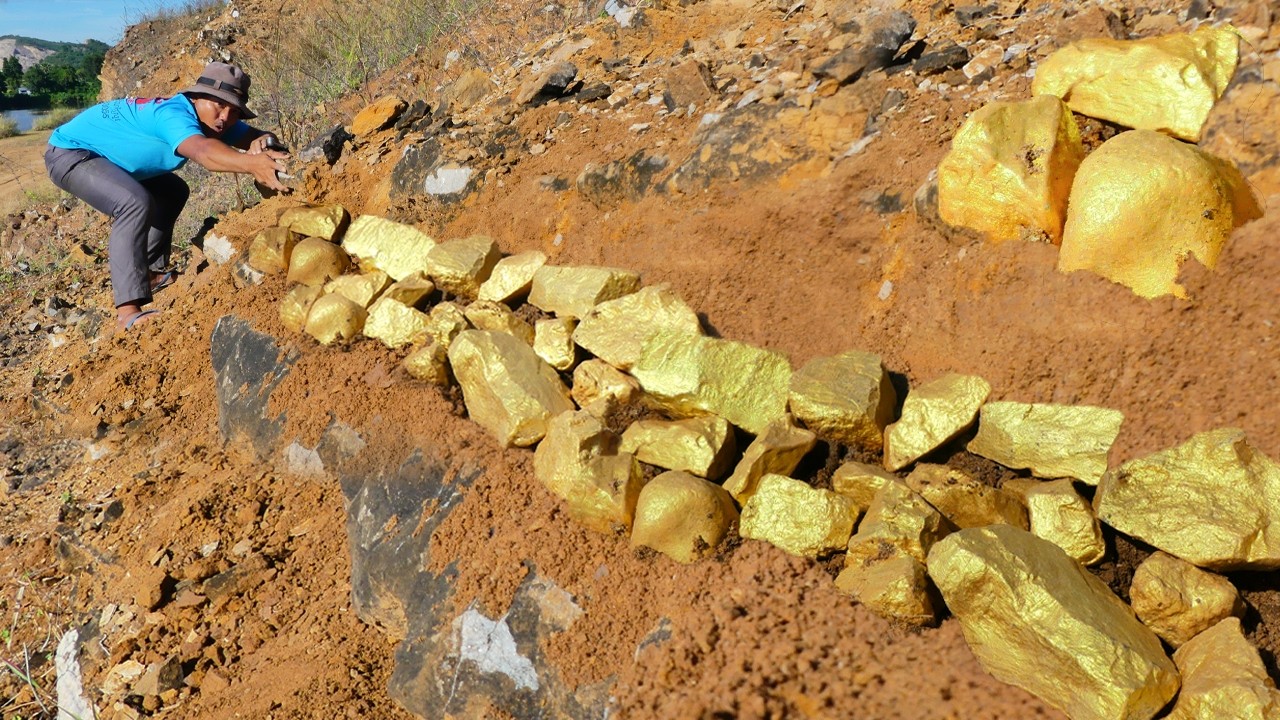Gold Nugget Found That Shocked Everyone worth Million Dollar of Treasure at Mountain