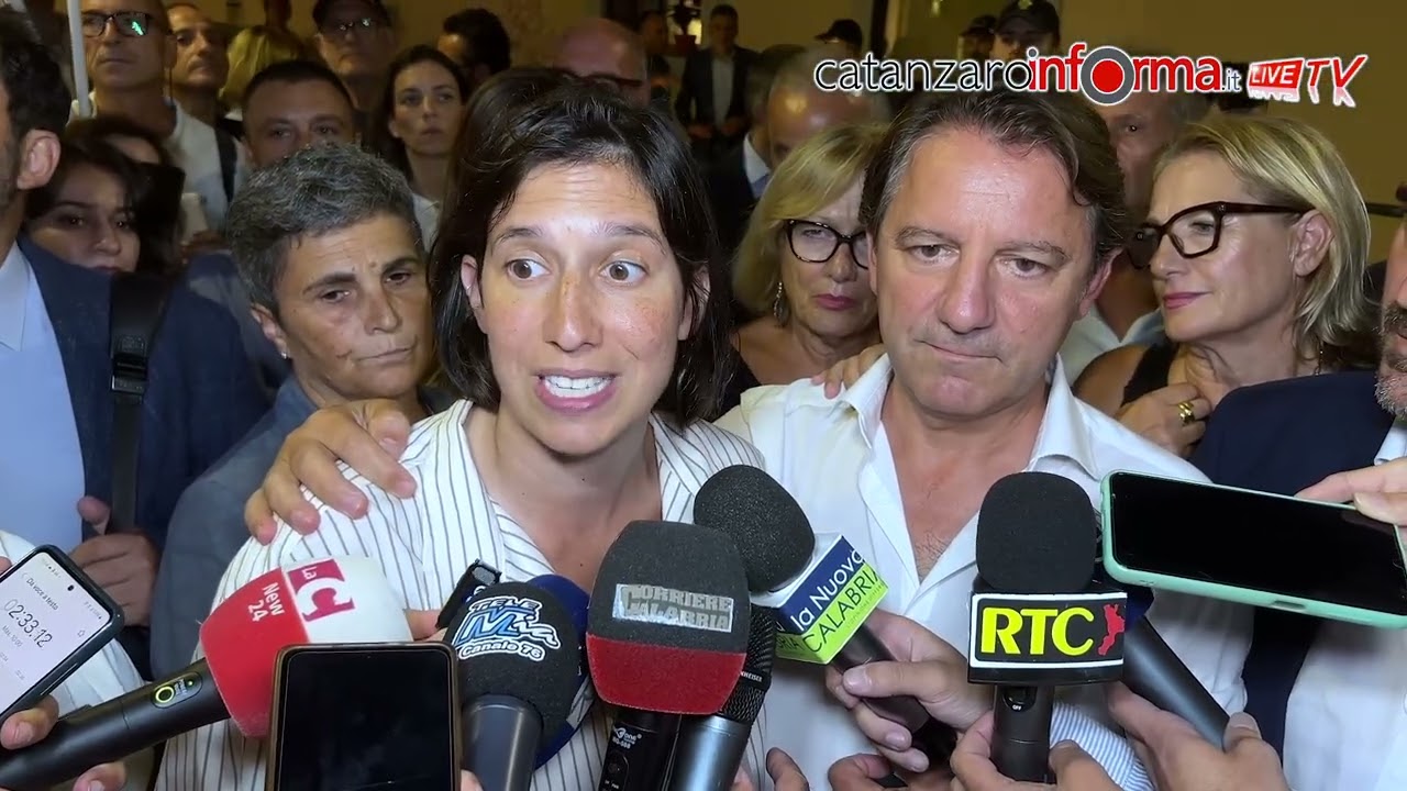 Elly Schlein con Tridico in Piazza Dogana a Catanzaro