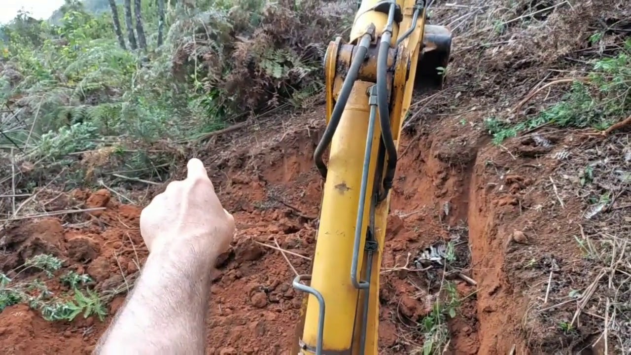 Abrindo estrada e iniciando plator. com a retroescavadeira Randon RK 406B. 🇧🇷🚜🤙👊