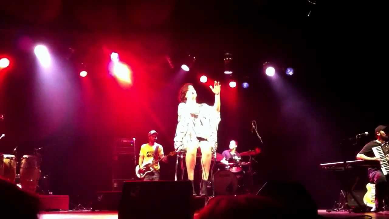 Mariana Aydar - Preciso do teu sorriso