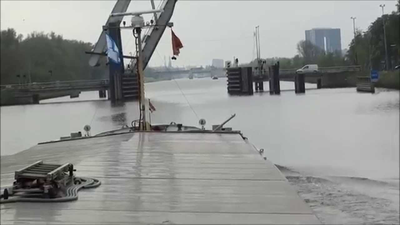 Eemspoort op het Eemskanaal
