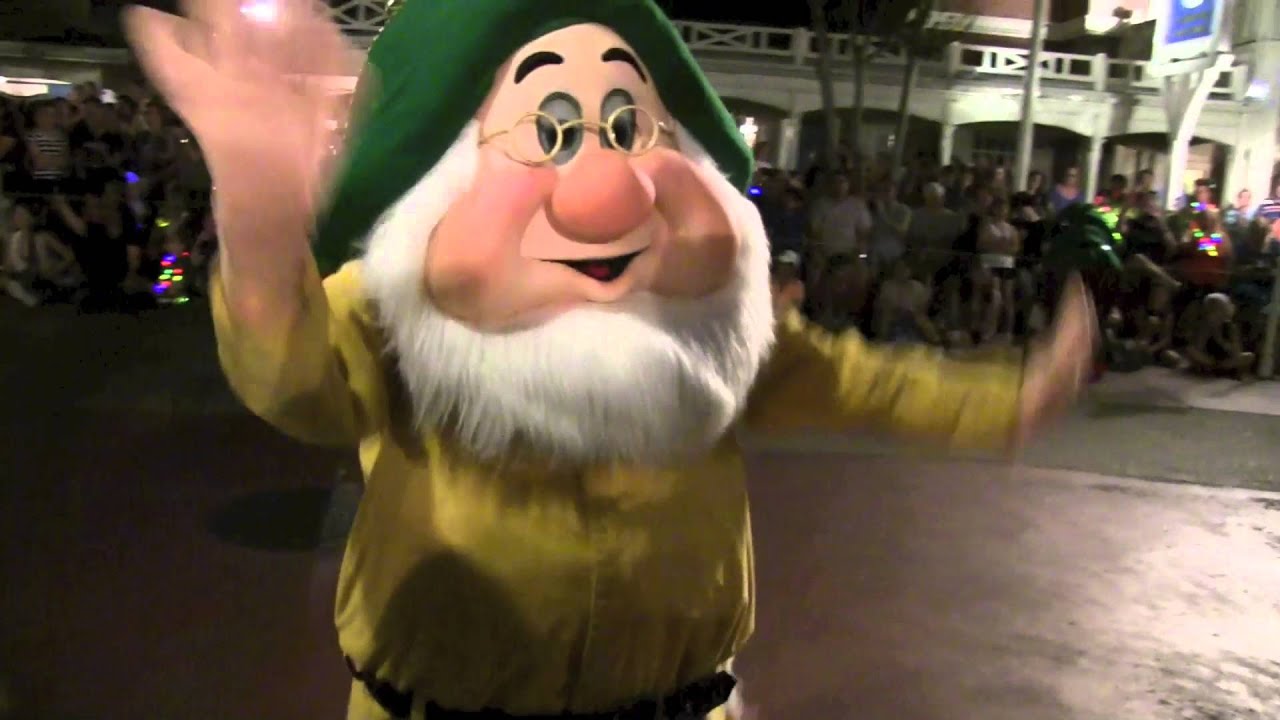 Tommy at 1st Mickey's Very Merry Christmas Party parade- mom cam November 8 2015