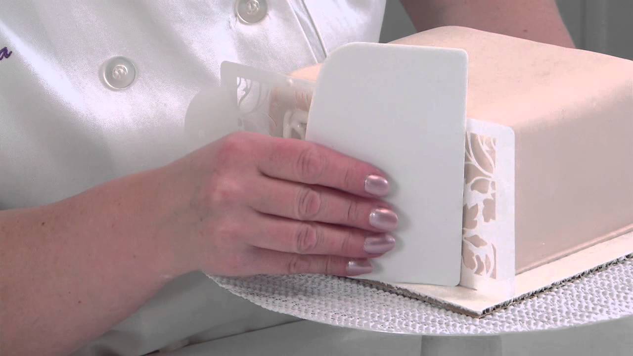 Decorating Tips: Using Stencil Techniques for Cakes