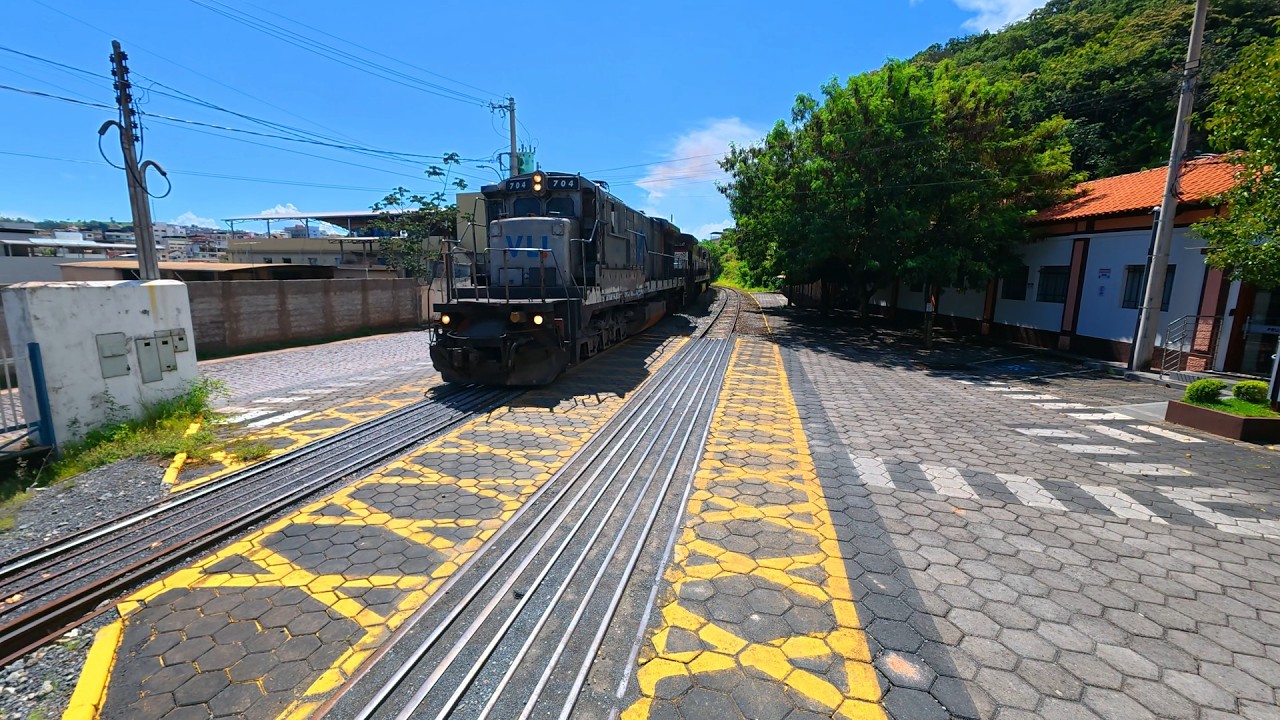 PASSAGEM DE TREM NA ESTAÇÃO DE FORMIGA MG – CENAS FERROVIÁRIAS
