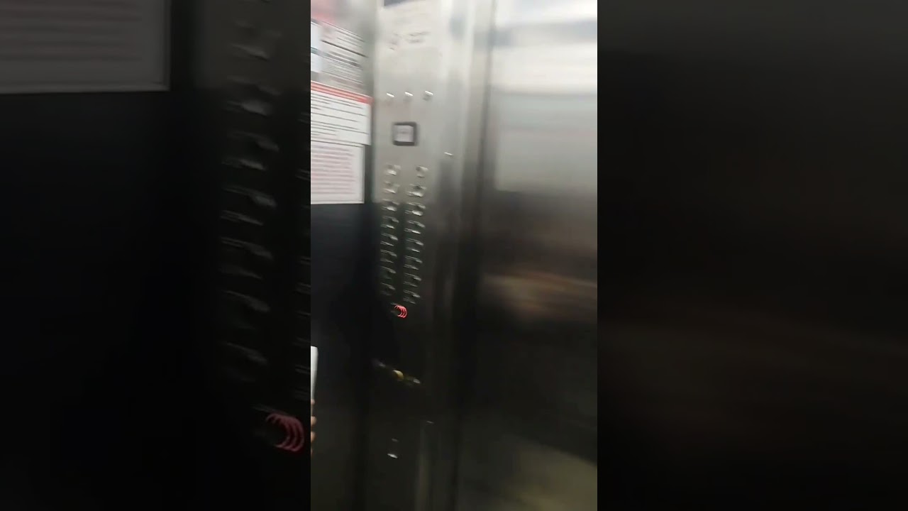 ficamos presas no elevador