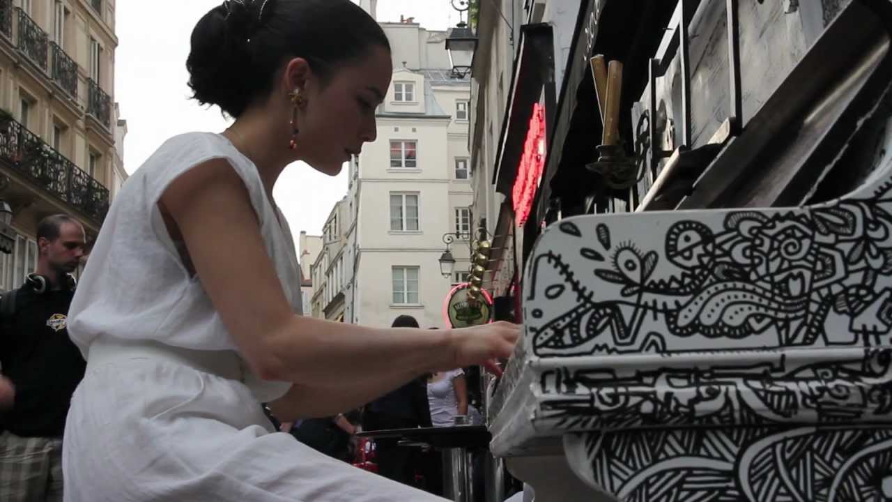 Lydie Solomon pour Play Me I'm Yours - Burnouf Prod