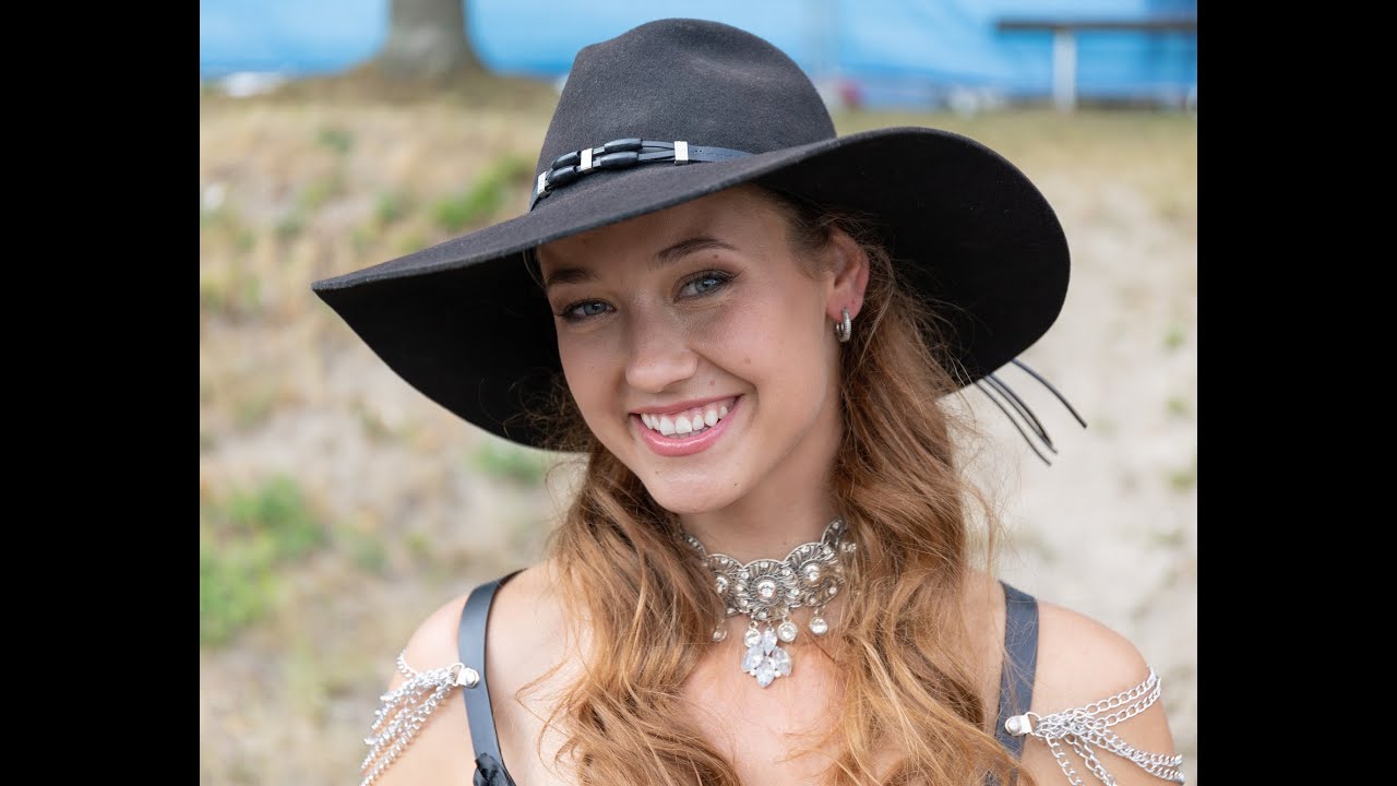 Pistolnice Anny - westernová show - Hrošení na Řece 2023