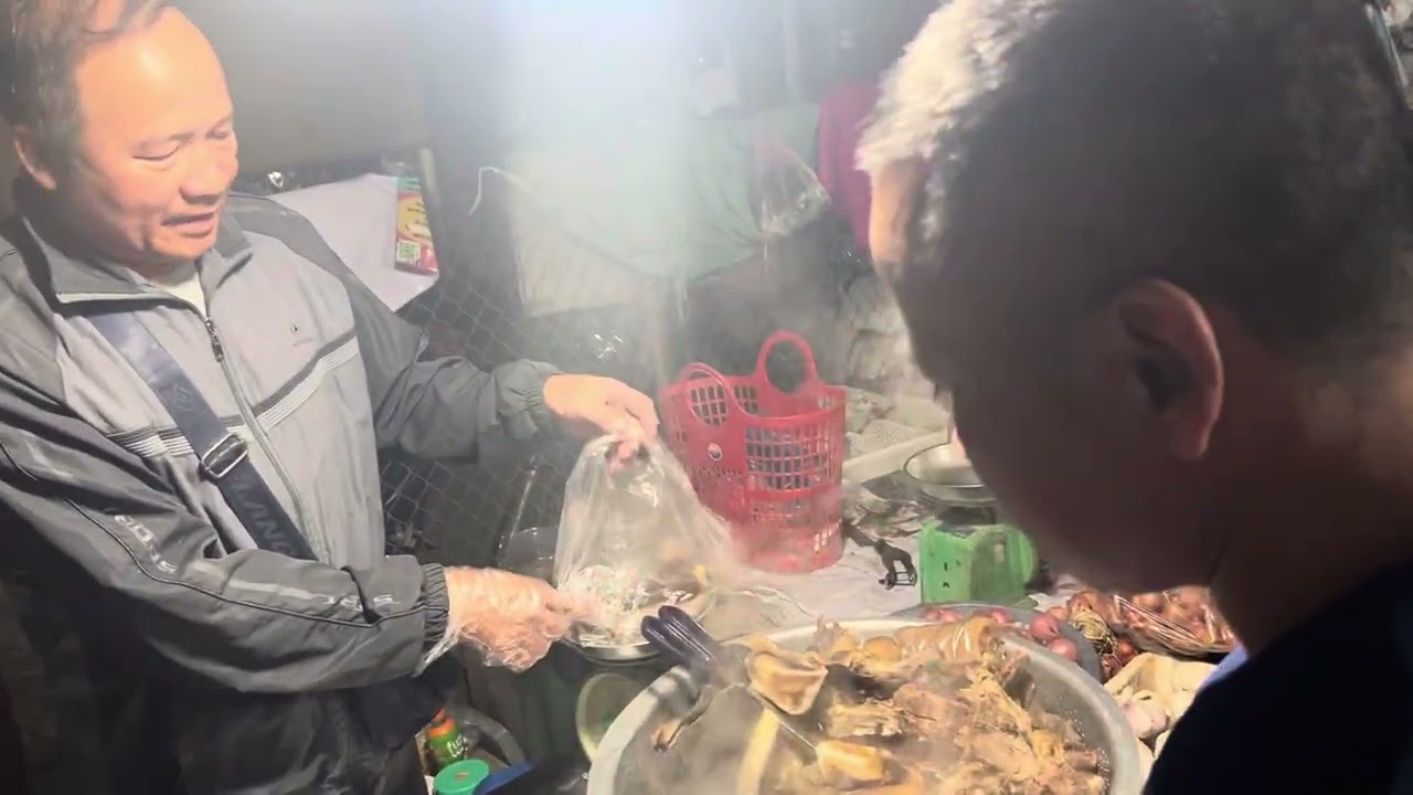 Đi chợ Sơn La mua Thắng cố
