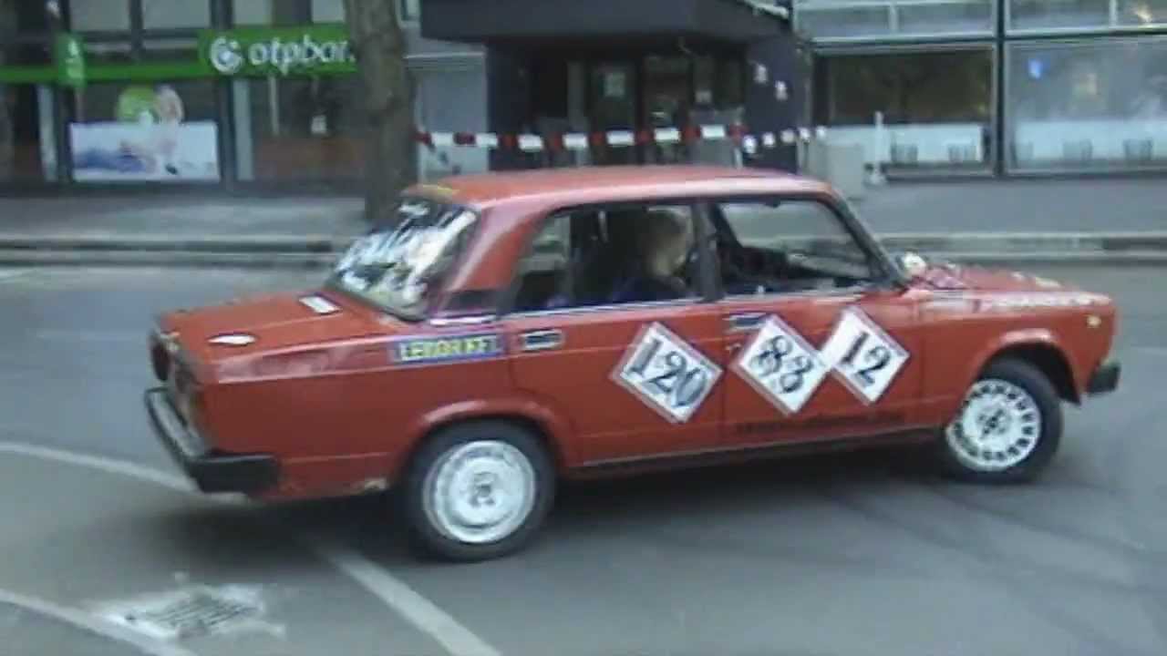 Lada felvonulás az ifjú pár tiszteletére | LADARACING.hu
