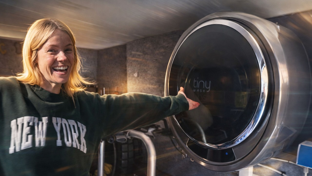 Jeanne testet Tiny Wash Wohnmobil Waschmaschine: Autarkie-Traum oder Wasser-Katastrophe?