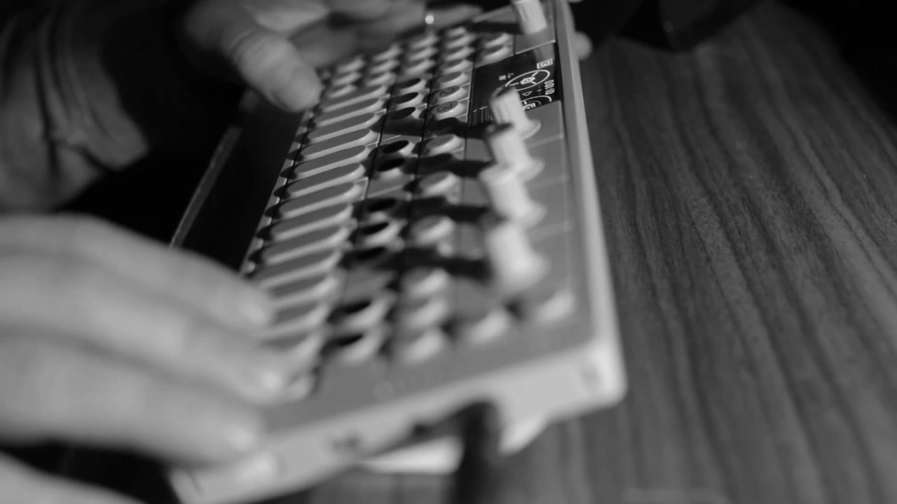 OP1 tape wobble with tiltable stands using gforce element LFO