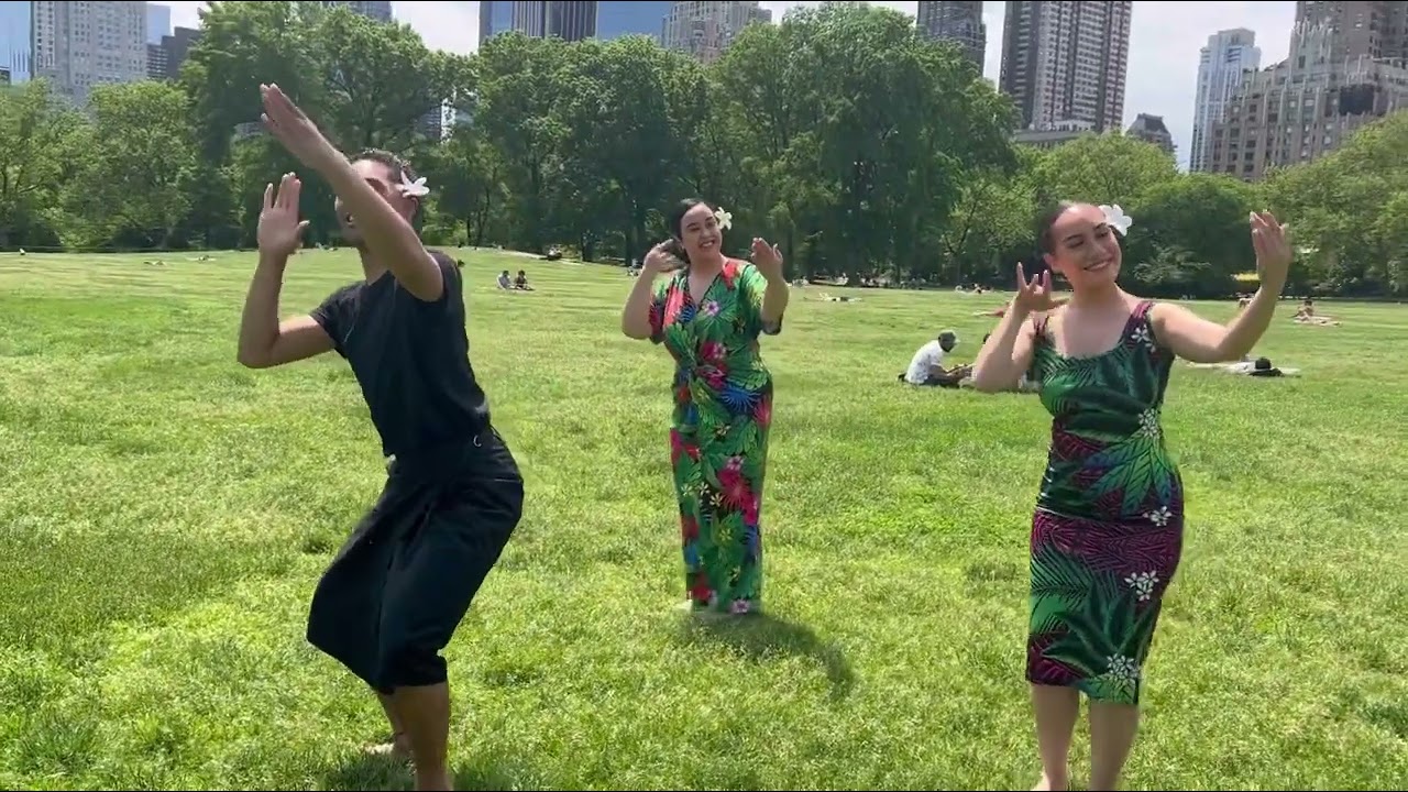 La&rsquo;u Samoa Siva in Central Park New York