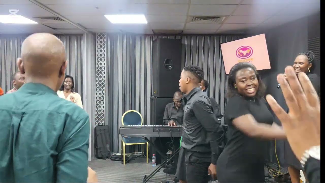 PRAISE MEDLY With Apostle Alex  and Divine Ministries International Choir..part 2