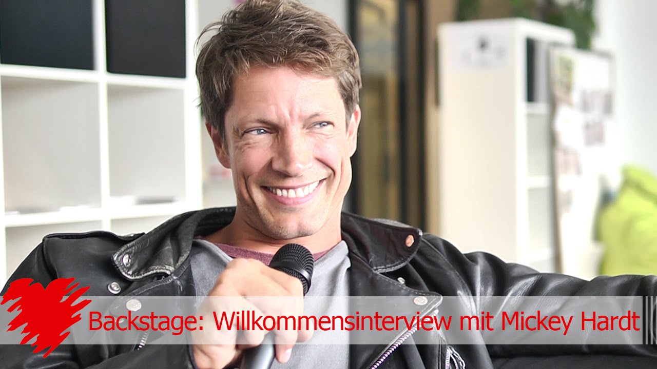 Backstage: Willkommensinterview Mickey Hardt - HD