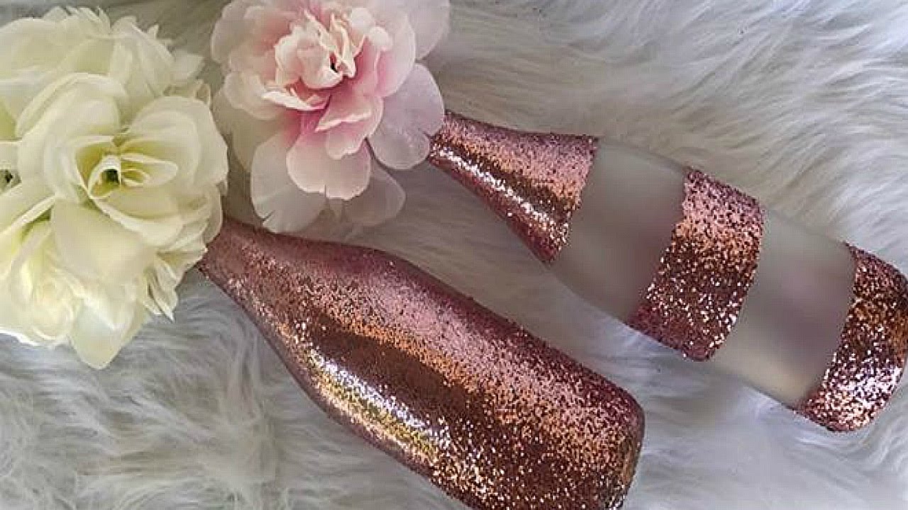 DIY ROSE GOLD and GLITTER WINE BOTTLE CENTERPIECE | Wedding | Baby Shower