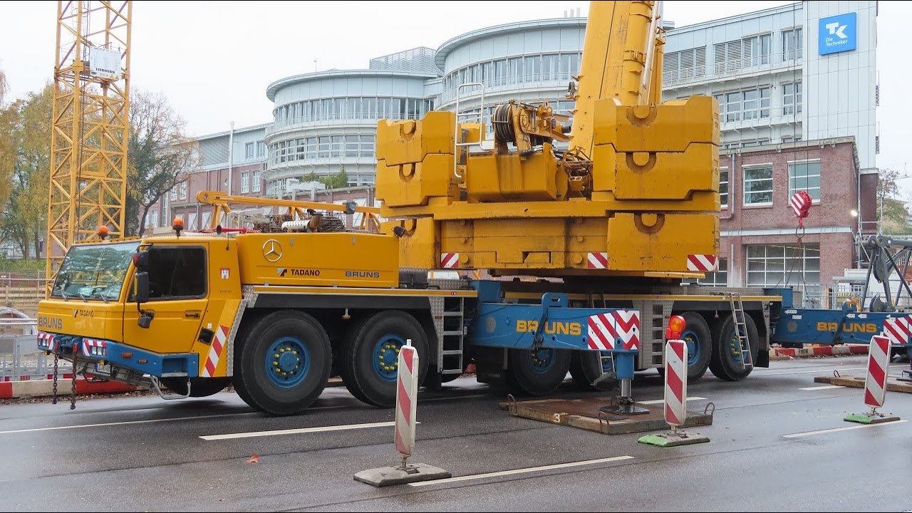 Soeren66 - TADANO ATF 400G-6 von BRUNS bei der Montage eines LIEBHERR 340 EC-B