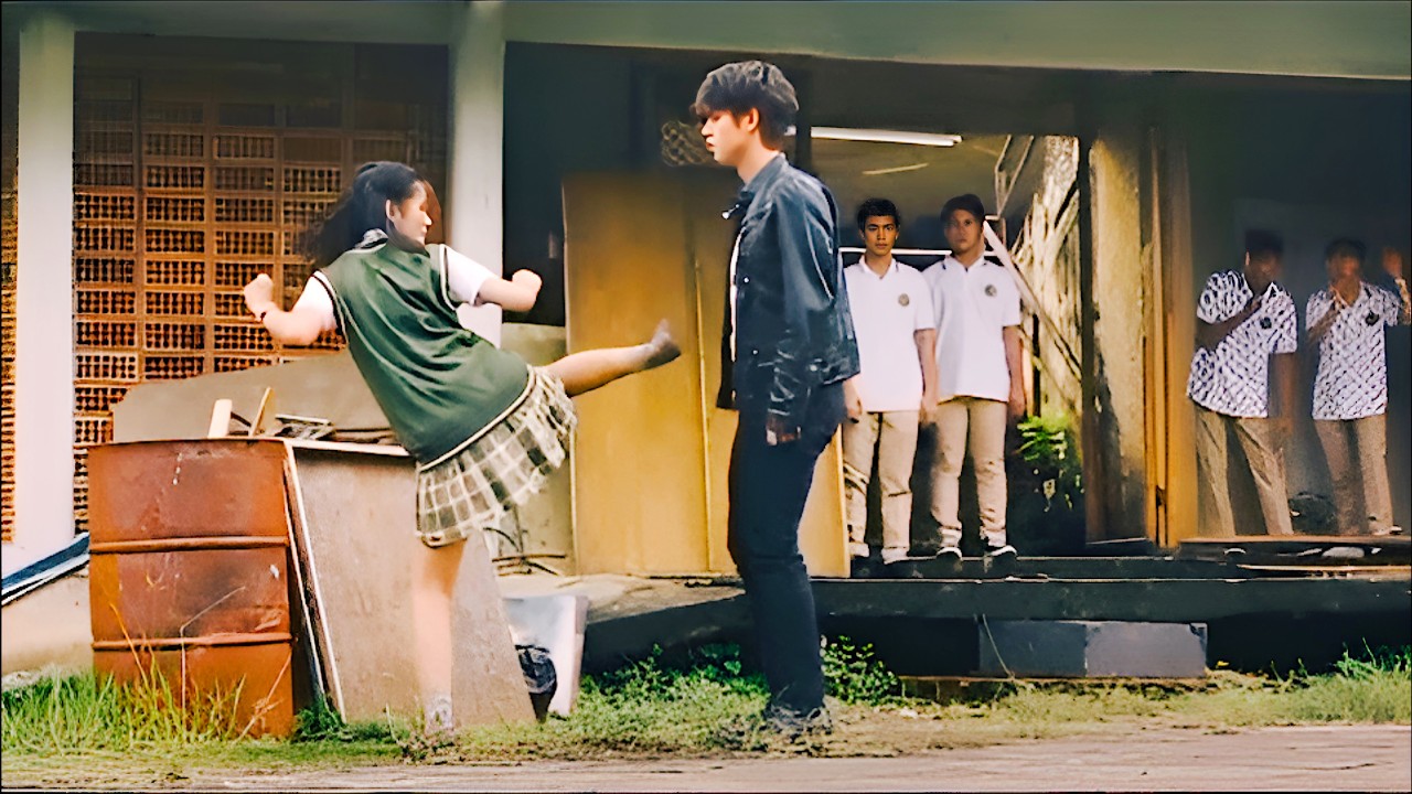 poor girl Dared to Beat the School King, so he makes everyone bully Her!